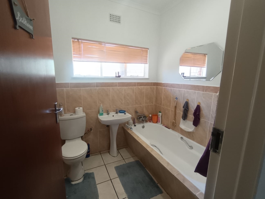 3 Bedroom Property for Sale in Verwoerdpark Northern Cape